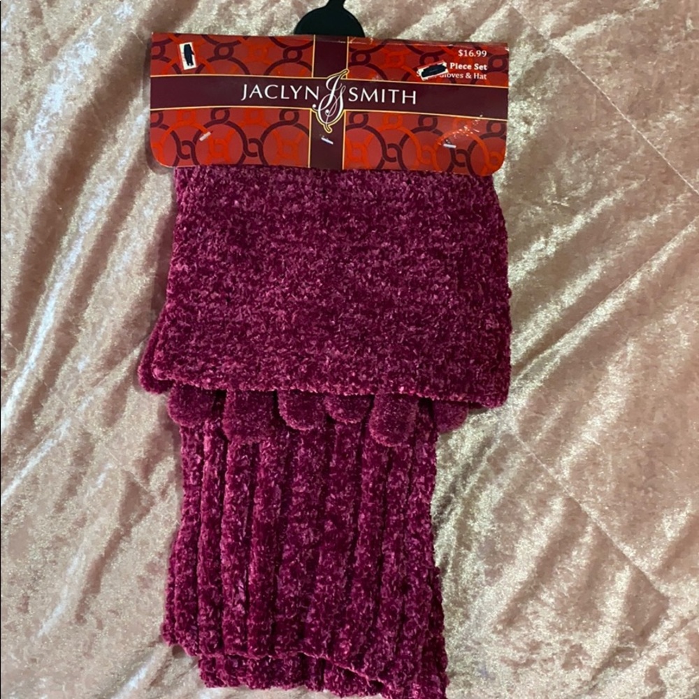 Purple scarf/hat/gloves